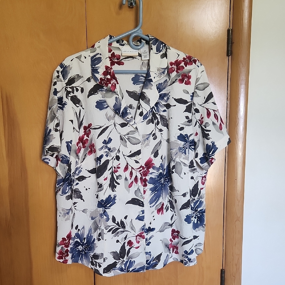 Alfred Dunner White and Blue Short Sleeve Button Down Shirt